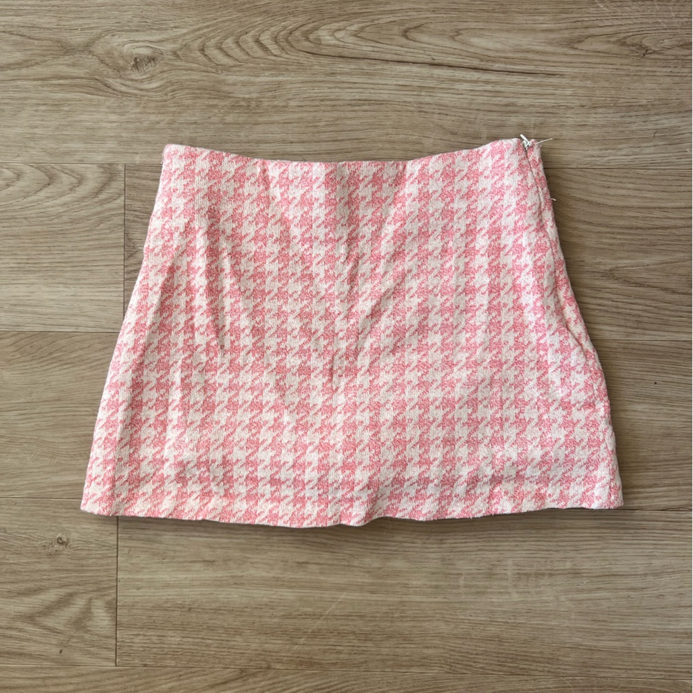 Zara pink and white houndstooth skort